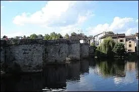 Où se trouve la cité Augustoritum ?