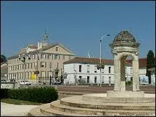 Nous partons maintenant en Poitou-Charentes, à Ruelle-sur-Touvre. Ville située à 5 kilomètres d'Angoulême, elle se situe dans le département n° ...