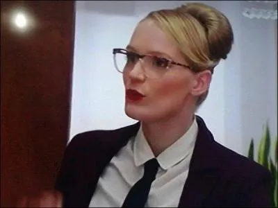 Comment s'appelle le professeur qui va remplacer Angie pour donner des cours à Violetta ?