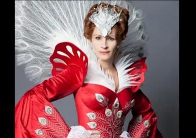 Dans le film "Miroir, Miroir", qui interprète la méchante reine ?