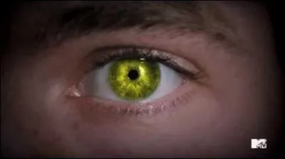 Et celle des yeux jaunes ?