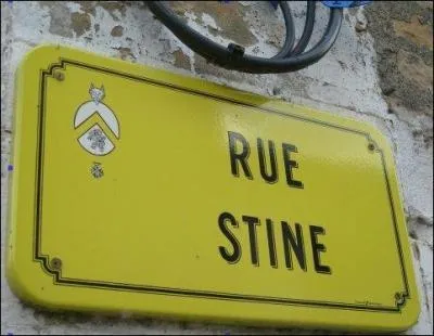 L'homme à qui cette rue est dédiée devait être marchand de cycles, probablement. Mais où donc ?