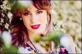 Dans la saison 3, de quelle couleur sont les cheveux de Violetta ?