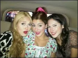 Dans la saison 2, Violetta devient amie avec :