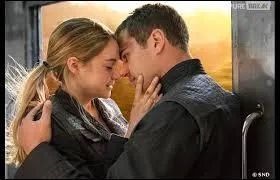 Après l'attaque, quand Tris vient désactiver le système et se bat avec Quatre, quand celui se réveille que fait-il ?