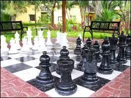 Qui a présenté en 1972 l'émission télévisée "Le Grand Échiquier " ?