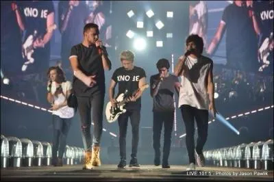 Quelle chanson a-t-elle été offerte au téléchargement gratuitement pendant 24 heures ?