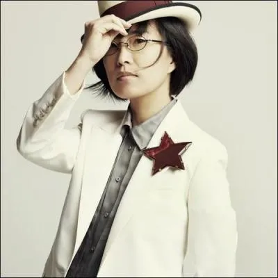 Et enfin, dans quel domaine a-t-elle été diplomée  ?