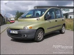 La particularité de ce modèle est qu'il offre trois places à l'avant. L'avez-vous reconnu ?