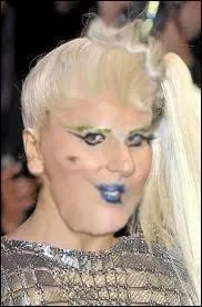 Qui ai-je déformé ?