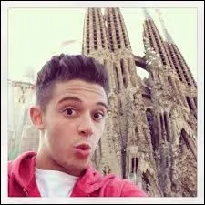 Dans les saisons 2 et 3, comment s'appelle le petit ami de Ludmila ?