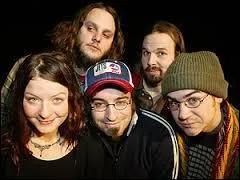 La chanson ''8 secondes'' n'a rien à voir avec la question précédente ! Elle parle en effet d'écologie et de gestion de l'eau.
Quel est le nom du groupe québécois qui a écrit cette chanson ?