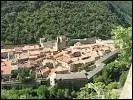 Entre Cerdagne et Roussillon c'est une ancienne et redoutable place forte enchâssée dans une vallée étroite, surmontée par le fort Liberia.