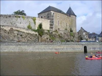 Quel cours d'eau ne coule pas en Mayenne ?