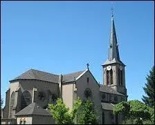 Voici l'église Sainte-Agathe de la ville lorraine de Florange. Elle se situe dans le département ...