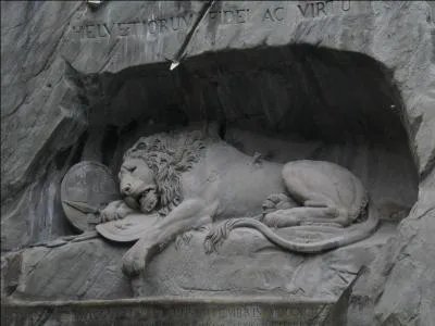 Voici toujours dans la même ville le monument au Lion. Que commémore-t-il ?