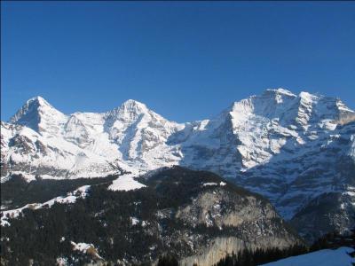 Voici 3 fameuses montagnes suisses. Quels sont leurs noms dans l'ordre, de gauche à droite ?