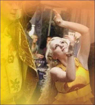 « Elle pense que tu ne t'es pas très bien occupé d'elle parce que tu ne voulais pas la faire danser. Moi, ça ne m'aurait pas dérangée, ajouta-t-elle, songeuse. Je n'aime pas tellement danser. » De qui Luna parle-t-elle ?