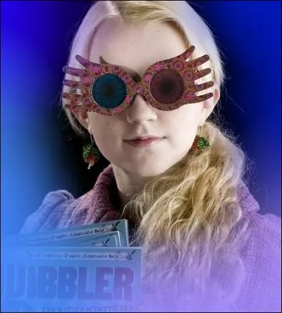 Tome 6 : Toujours dans le train, Luna retrouve Harry grâce à ses fameuses lunettes (Lorgnospectres) ; tout ça, on le voit...