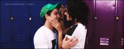 Dans Violetta, avec qui Nata (Alba) est-elle en couple ?