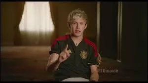 Lors de l'interview de Niall, que fait-il pour prouver que ses fans sont les meilleur(e)s ?
