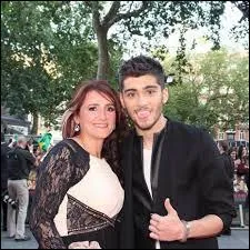 Dans le bonus de Zayn, quelle nourriture lui donne sa maman lorsqu'il est sur le départ ?