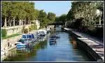 A Narbonne, le canal de la Robine est classé aux monuments historiques. Il traverse la ville natale de Georges Brassens, dont on peut visiter la maison.