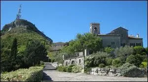 Nous partons maintenant à Sampzon, commune Ardéchoise située en région ...