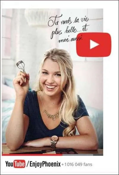 A-t-elle eu une affiche YouTube avec sa photo à Paris ?