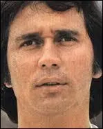 Qu'avait associé Éric Charden à ses ''14 ans'' dans une de ses chansons en 1974 ?