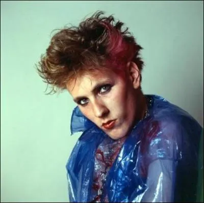 Complétez ce titre de Plastic Bertrand : ''Hit --'' . Pour vous aider, je dirai qu'il y cite l'évasion de Jacques Mesrine, la première grande victoire de Bernard Hinault et ce ''con de commandant de l'Amoco Cadiz'' .