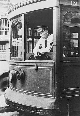 Le conducteur de tramway électrique eut son nom bien à lui : lequel ?