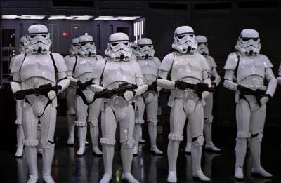 Combien y a-t-il à peu près de Stormtroopers sur l'Étoile Noire ?