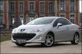 Ce coupé-cabriolet français porte le nom de ...