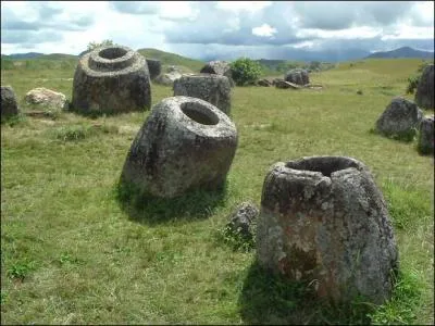 Dans quel pays enclavé d'Asie, voisin du Viêt Nam, peut-on parcourir la "Plaine des Jarres", qui s'étend sur une surface d'environ 1 000 km² ?