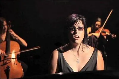 Honneur aux dames et à la nouvelle génération. Jeune chanteuse et pianiste américaine de 28 ans, elle a déjà deux albums à son actif. Classée 33e au Top 40 des musiciens aveugles par le site "American Blind Musicians". Son nom est :