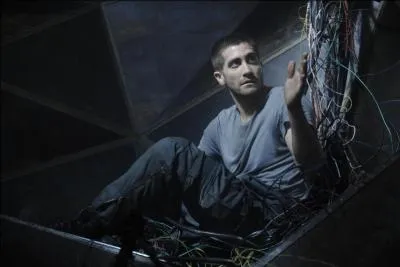 Voici le S. Pour pouvoir découvrir l'auteur d'un attentat, on a renvoyé le héros dans l'esprit d'un des passagers du train :