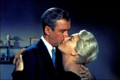 Voici la lettre V et son héros, un ancien policier qui est devenu enquêteur privé après avoir découvert qu'il souffrait de vertige :