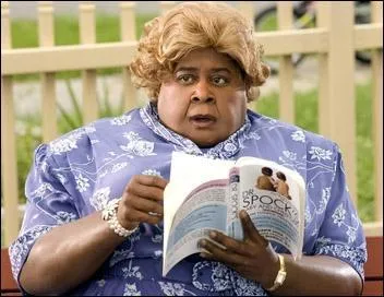 Pour la lettre B, nous avons choisi un policier peu ordinaire qui, pour ne pas se faire reconnaître, se déguise en femme :