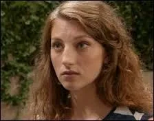 Comment s'appelle la femme dont Djawad et Estelle croivent être disparue ?