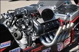 Quelle est la puissance d'un moteur de dragster ?