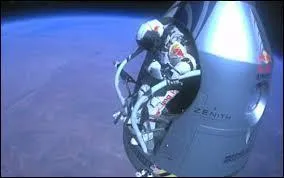 Le record du saut en parachute est d&eacute;tenu par Felix Baumgartner. Mais de quelle altitude ?