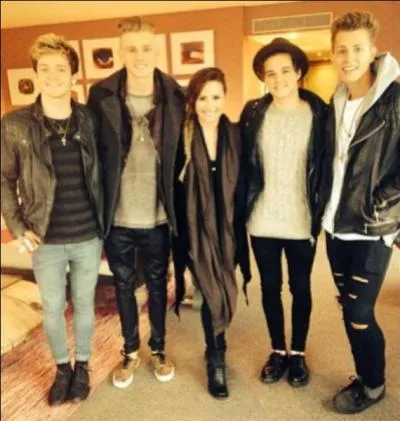 Quelle chanson chante-t-elle avec The Vamps ?