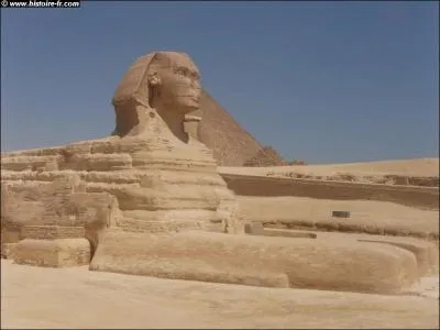 Comment s'appelle cette énorme structure d'Egypte ?