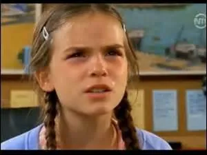 Son p&egrave;re lui fait subir des attouchements sexuels. Qui est-ce ?