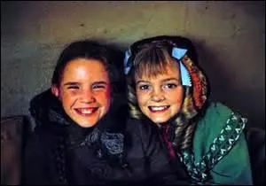 Dès ses premiers jours à l'école, Laura se fait une ennemie. Comment s'appelle-t-elle ?