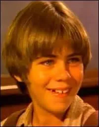 Qui découvre-t-elle en train de tricher sous les conseils de Nelly ?