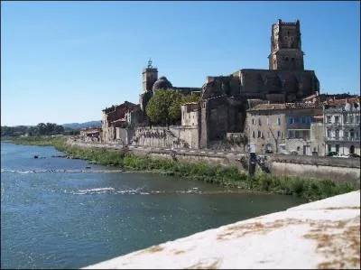 Où est située la ville de Pont-Saint-Esprit ?