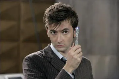 Quel est le nom du Docteur qui a joué dans les saisons 2, 3 et 4 ?