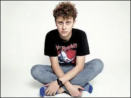 Quel est le nom de ses deux chaînes YouTube ?